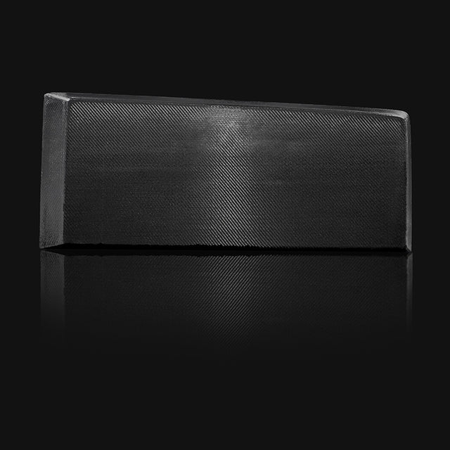 Frontansicht des VANYX Longsleepers aus Carbon in Sandwich-Bauweise für MAN TGE und VW Crafter