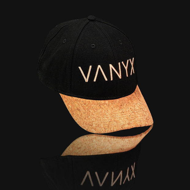 Schwarze VANYX Snapback Cap mit Korkschirm und Logo-Stickerei