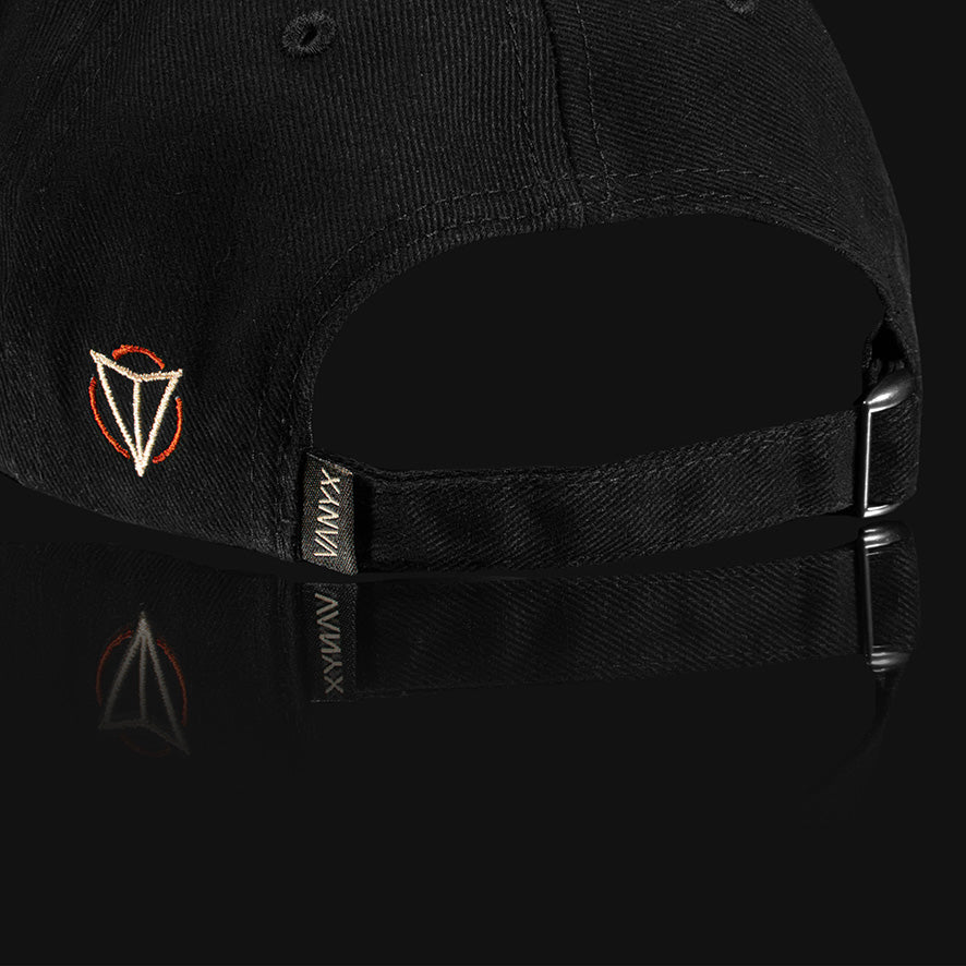 Rückseite der schwarzen VANYX Snapback Cap mit Logo-Stickerei und verstellbarem Verschluss