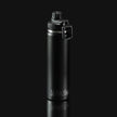 Schwarze VANYX Thermoflasche in Seitenansicht mit grossem Waldmotiv am unteren Rand